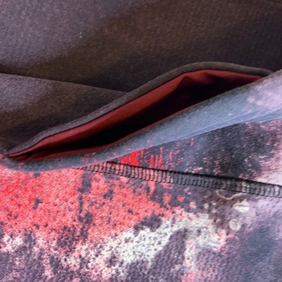 Alo Ruby Red Smoke Print Airbrush Leggings Size Small - Picture 7 of 12